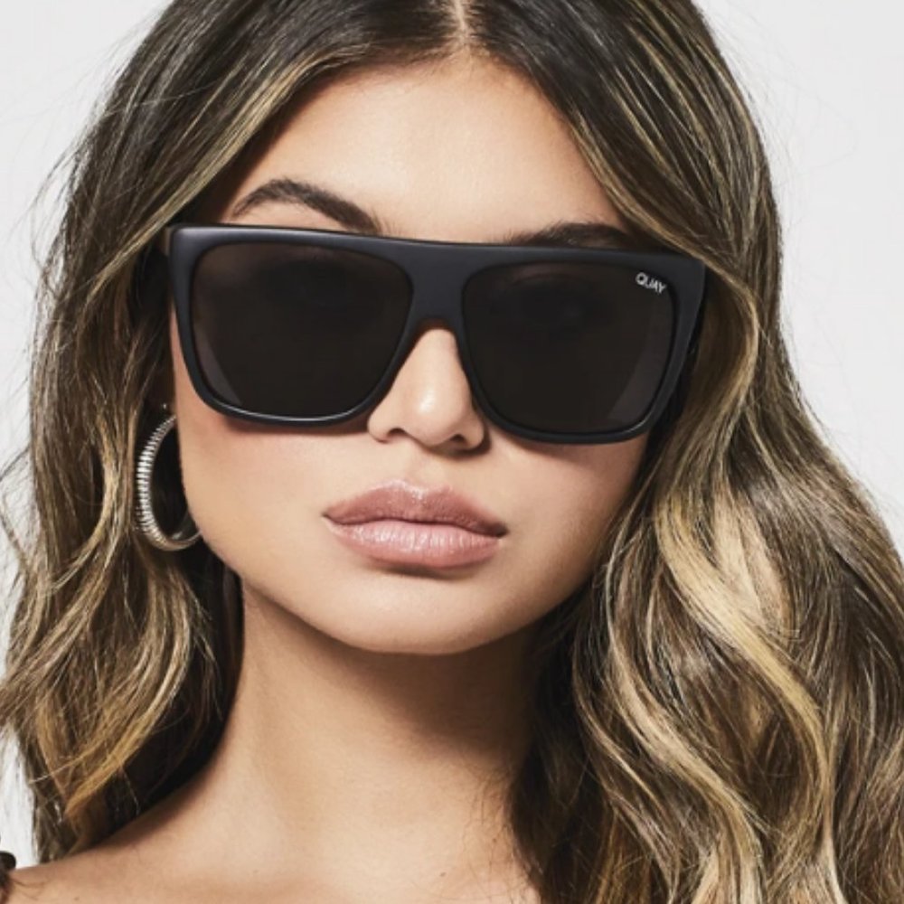 NEW! Quay  Barnun Sunglasses Polarized in Black